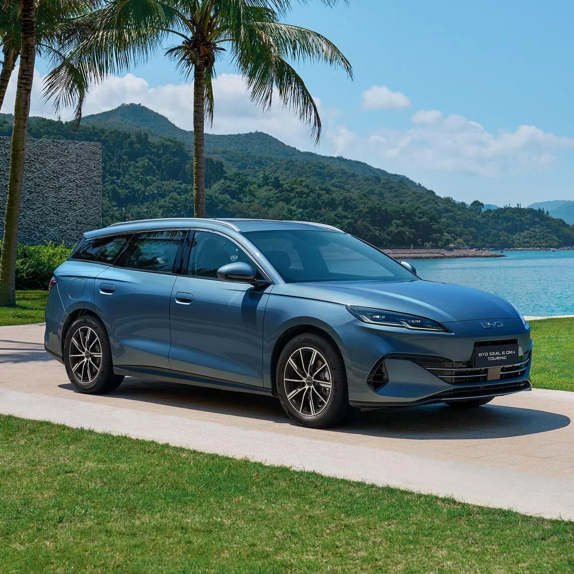 BYD SEAL 6 DM‐i Touring features a 1.5-litre engine and a plug-in hybrid drivetrain to give a maximum range of up to 1,400km.