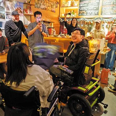 Pub HandyCup’s name is a play on words from “handicap”, embodying the vision of breaking down barriers with drinks.