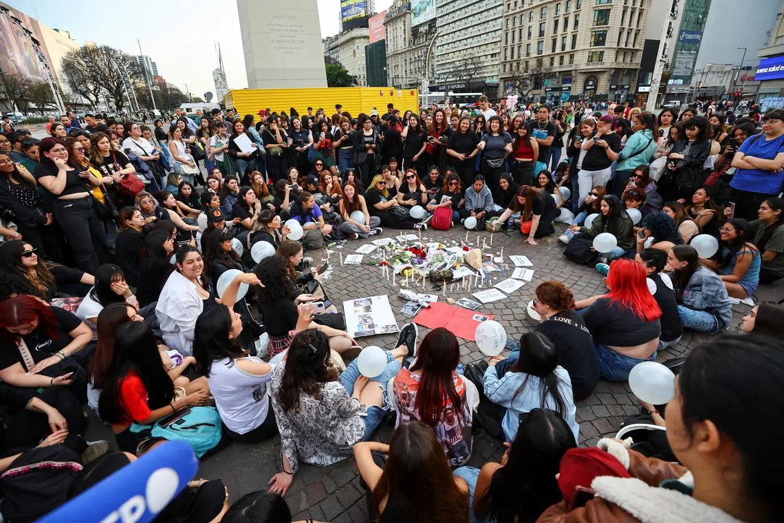One Direction fans gather at the Obelisk to pay tribute to Liam Payne, in Buenos Aires, Argentina, October 17, 2024. REUTERS/Agustin Marcarian