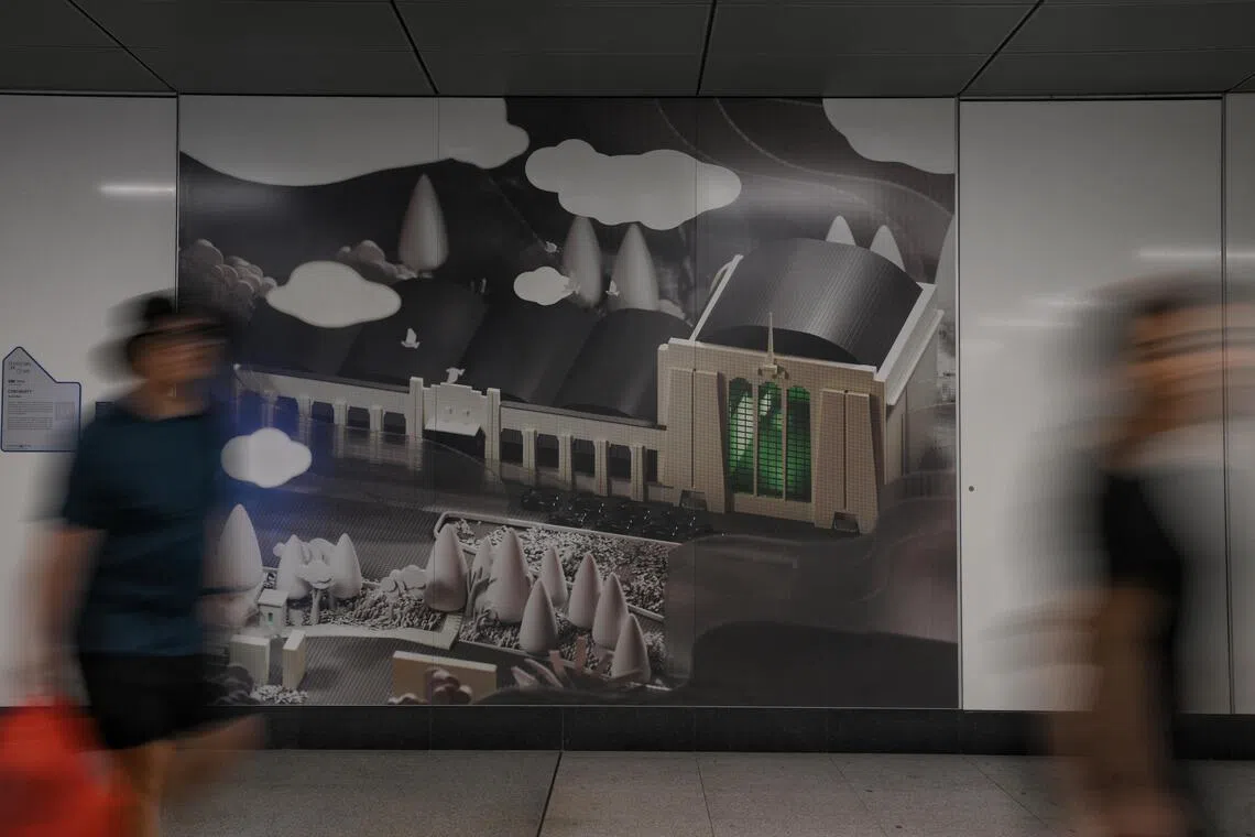 All new MRT stations that have opened since 1997 have each been furnished with their own unique artworks.
