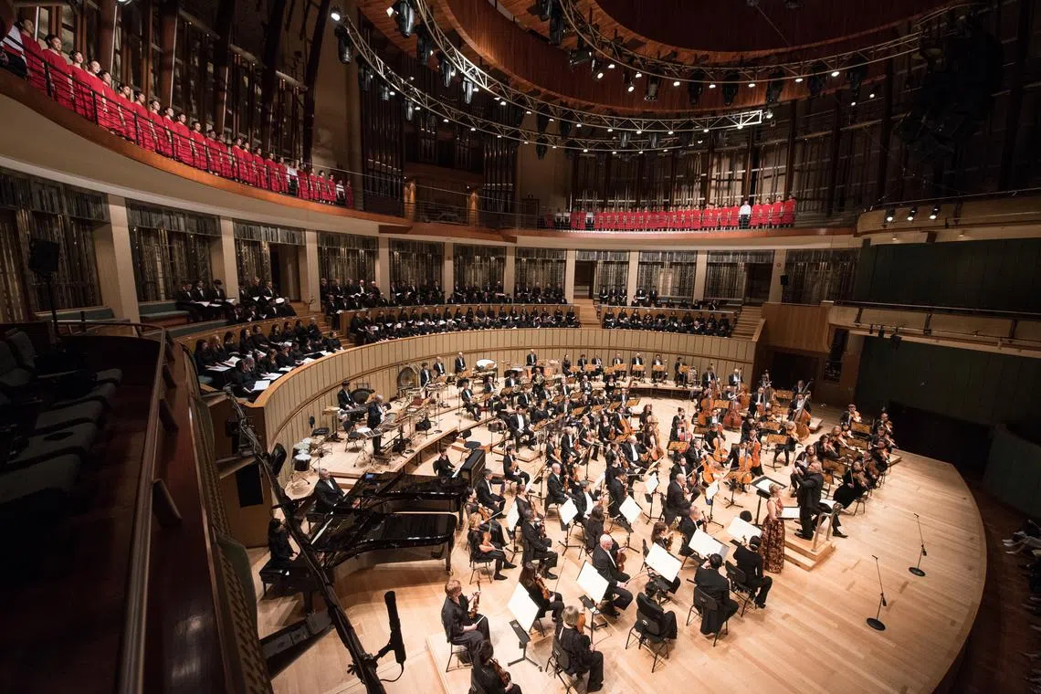  The Singapore Symphony Orchestra collaborated with the Melbourne Symphony Orchestra to present Carl Orff's Carmina Burana. 