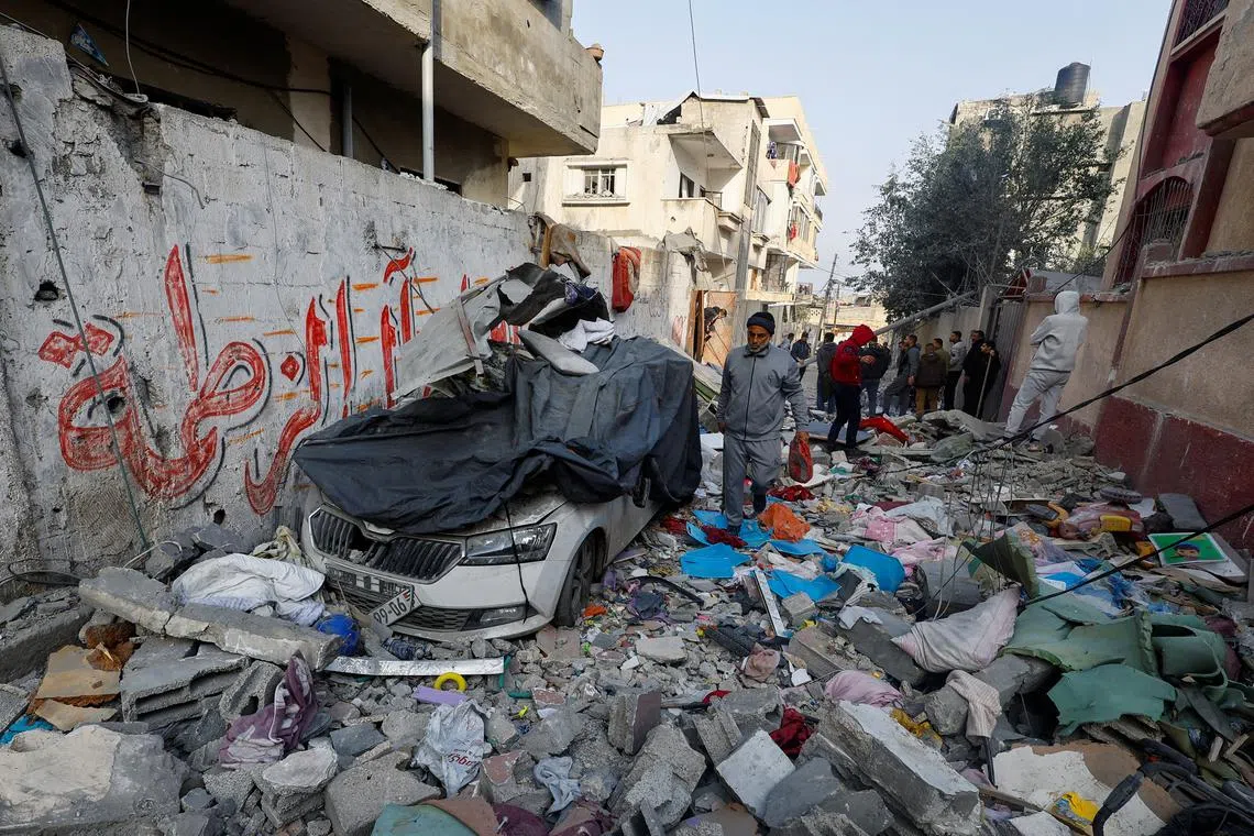 Palestinians inspect the site of an Israeli strike on a house, amid the ongoing conflict between Israel and the Palestinian Islamist group Hamas, in Rafah in the southern Gaza Strip February 27, 2024. REUTERS/Mohammed Salem