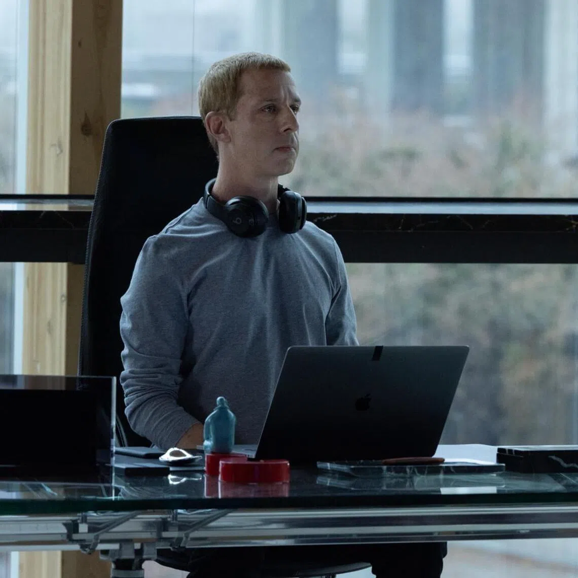 Jeremy Strong plays Mark Zuckerberg in The Social Reckoning.