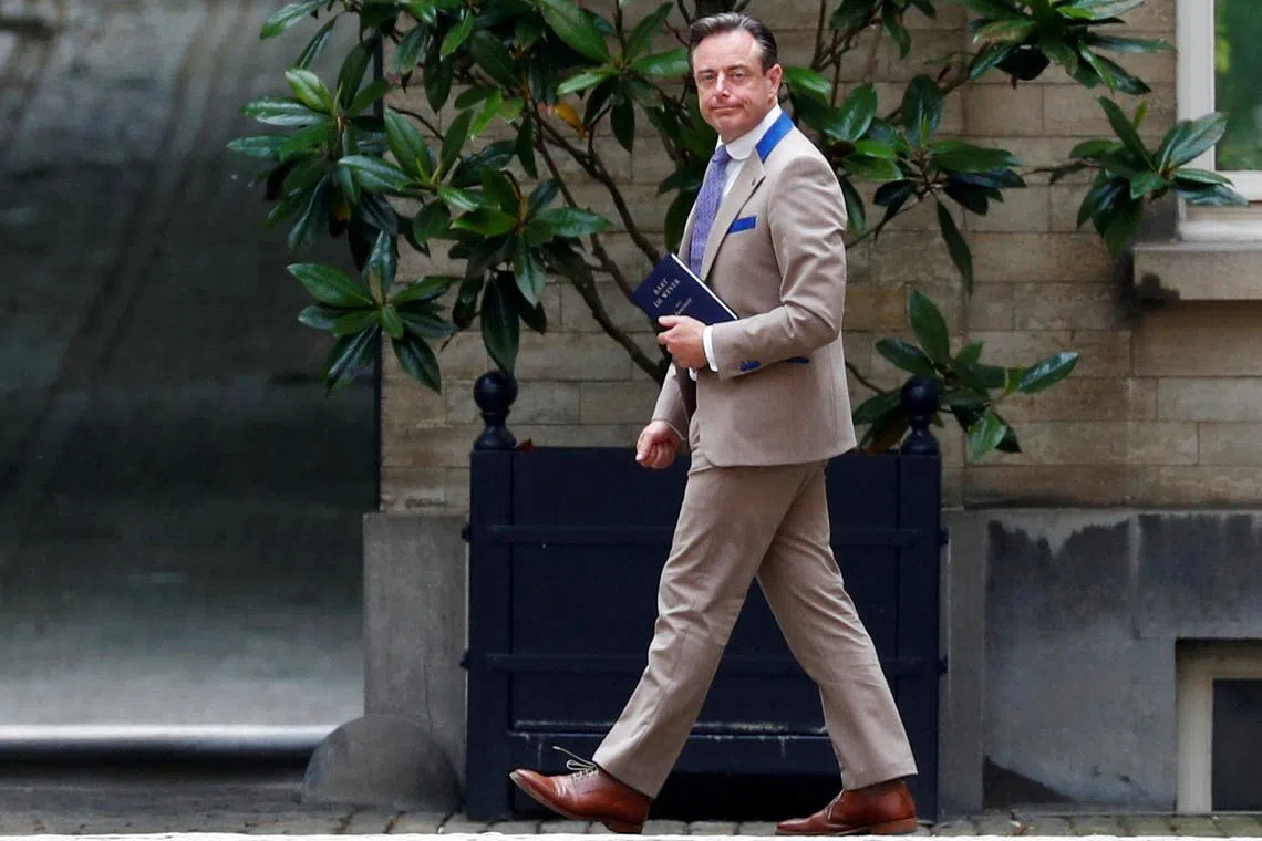 FILE PHOTO: Bart De Wever, President of Flemish right-wing party N-VA, arrives for a meeting with Belgium's King Philippe at the Royal Palace in Brussels, Belgium May 27, 2019. REUTERS/Francois Lenoir/File Photo