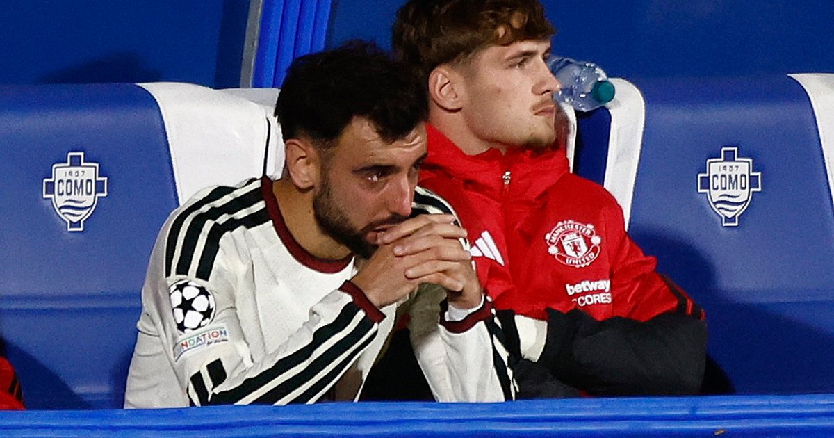 Fernandes pays price for criticism as Carrick drops United captain