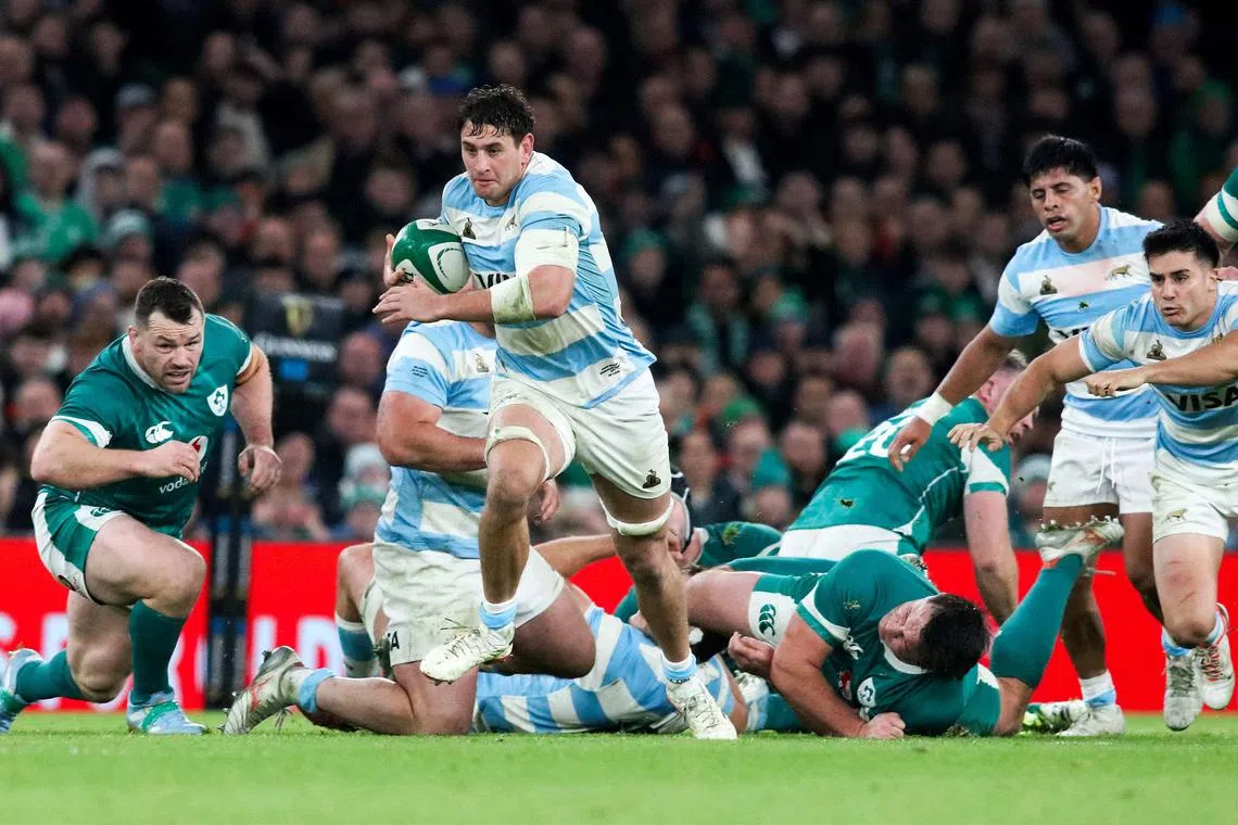 Argentina's flanker Juan Martin Gonzalez (C) runs with the ball by Ireland's players during the International rugby union test match between Ireland and Argentina at the Aviva Stadium in Dublin, on November 15, 2024. (Photo by Paul Faith / AFP)