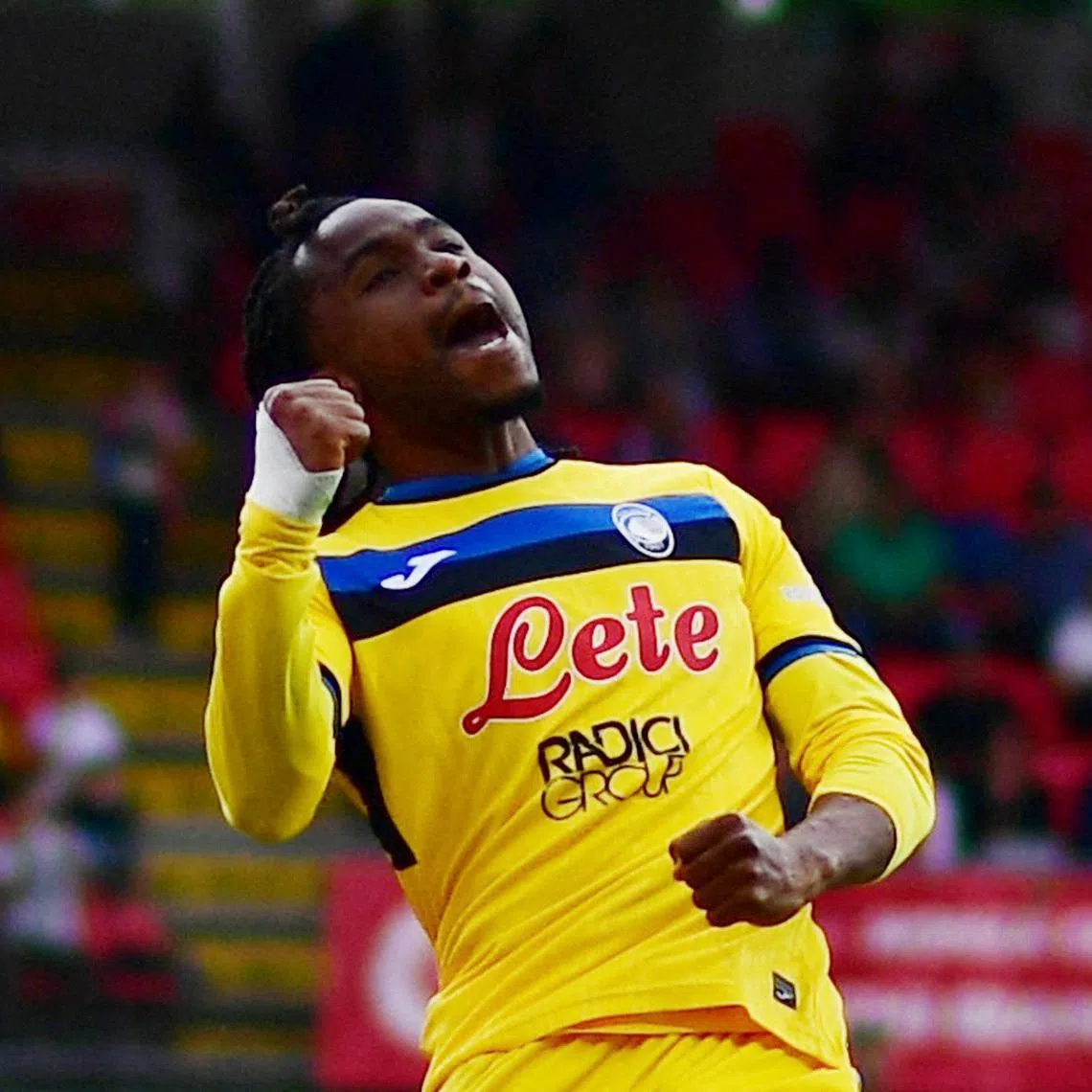 FILE PHOTO: Soccer Football - Serie A - Monza v Atalanta - U-Power Stadium, Monza, Italy - May 4, 2025 Atalanta's Ademola Lookman celebrates scoring their third goal REUTERS/Daniele Mascolo/File Photo