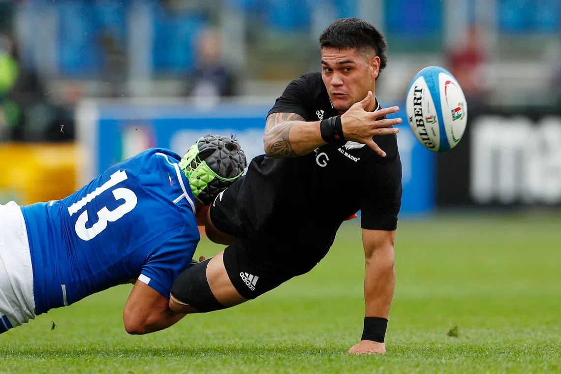 Rugby Union - Autumn International - Italy v New Zealand - Stadio Olimpico, Rome, Italy - November 6, 2021 New Zealand's Quinn Tupaea in action with Italy's Juan Ignacio Brex REUTERS/Guglielmo Mangiapane