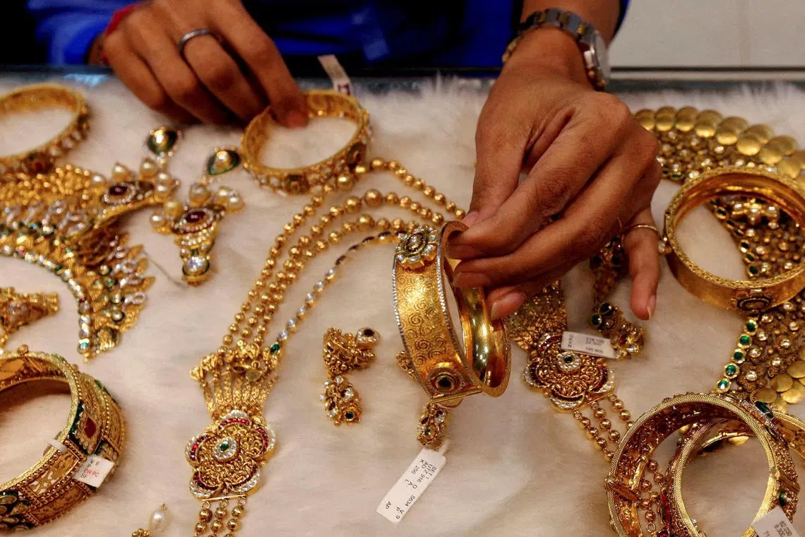  As gold prices jump to successive highs, consumers are shifting towards cheaper jewellery or opting to sell their existing gold rather than make new purchases.