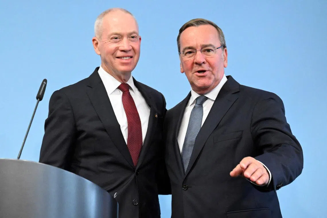 German Defence Minister Boris Pistorius (R) and Israeli Defence Minister Yoav Gallant signed the arms deal in Berlin.