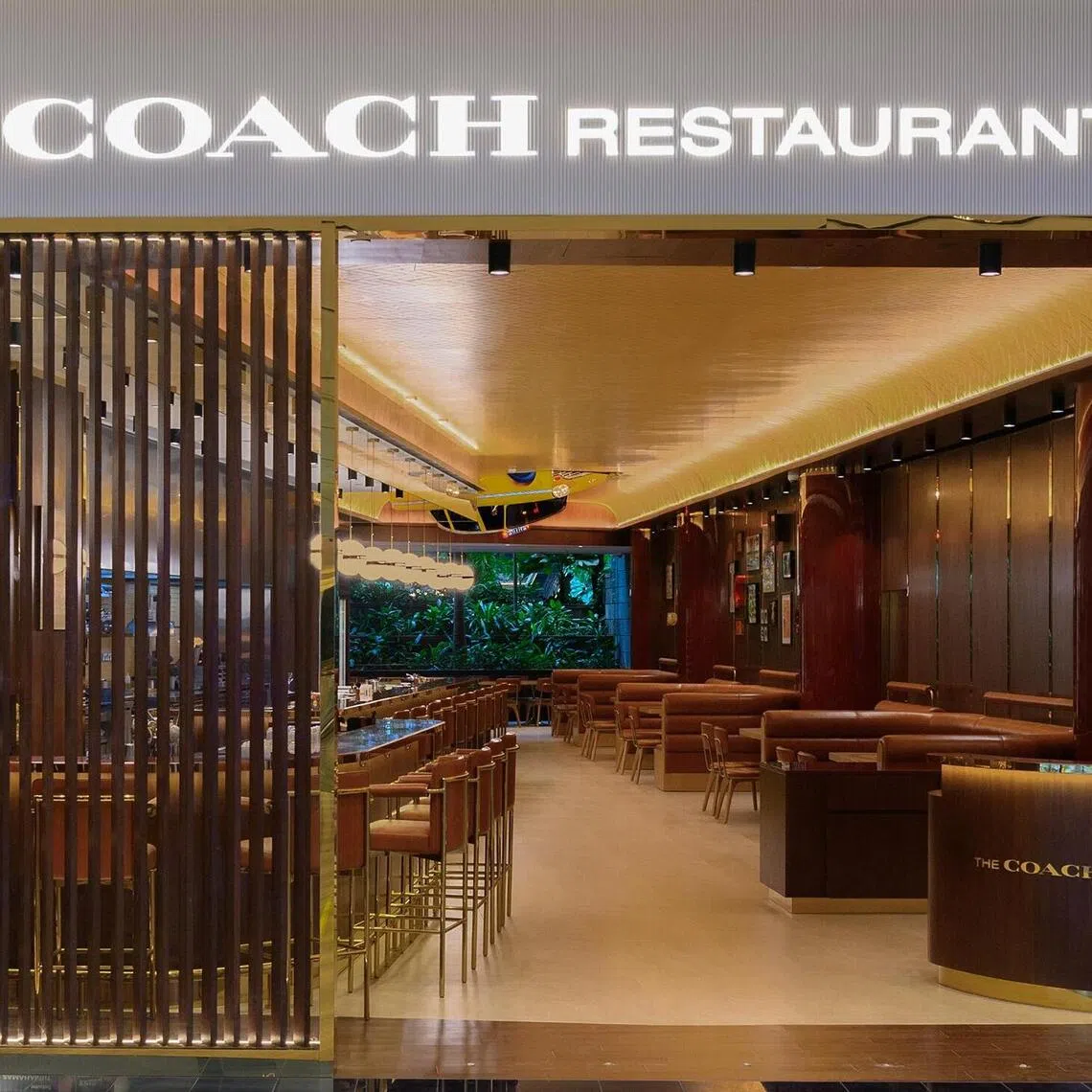 eqcoach29 - Coach Jewel Front 1.

Source and copyright: The Coach Restaurant
Condition: Free
Float: LIFE