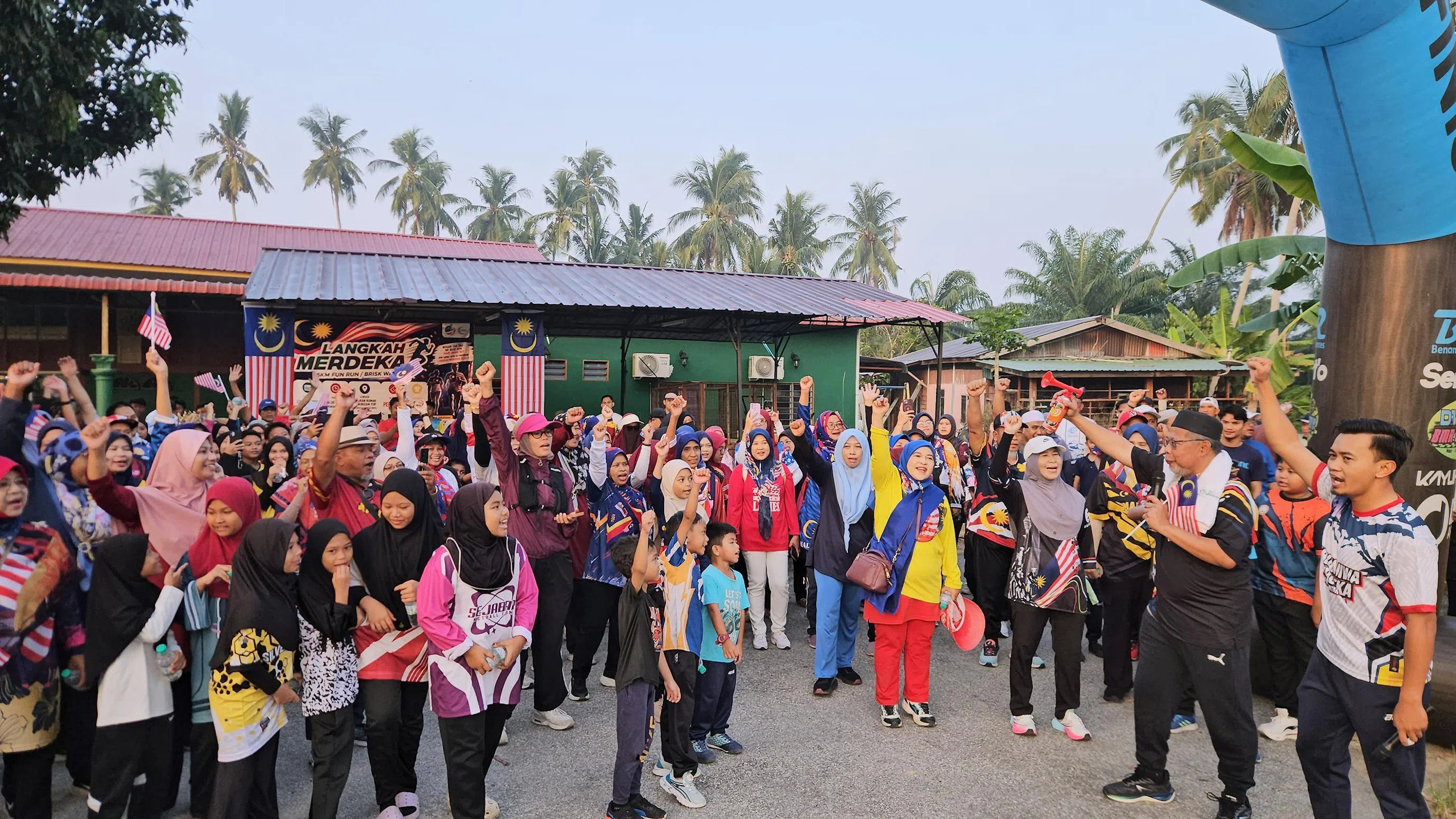 Northern Perak PAS MP Misbahul Munir (second from right) during the Malaysia Independence Day brisk walk event at Batu Mosque, Kuala Kurau, Perak on Aug 23.