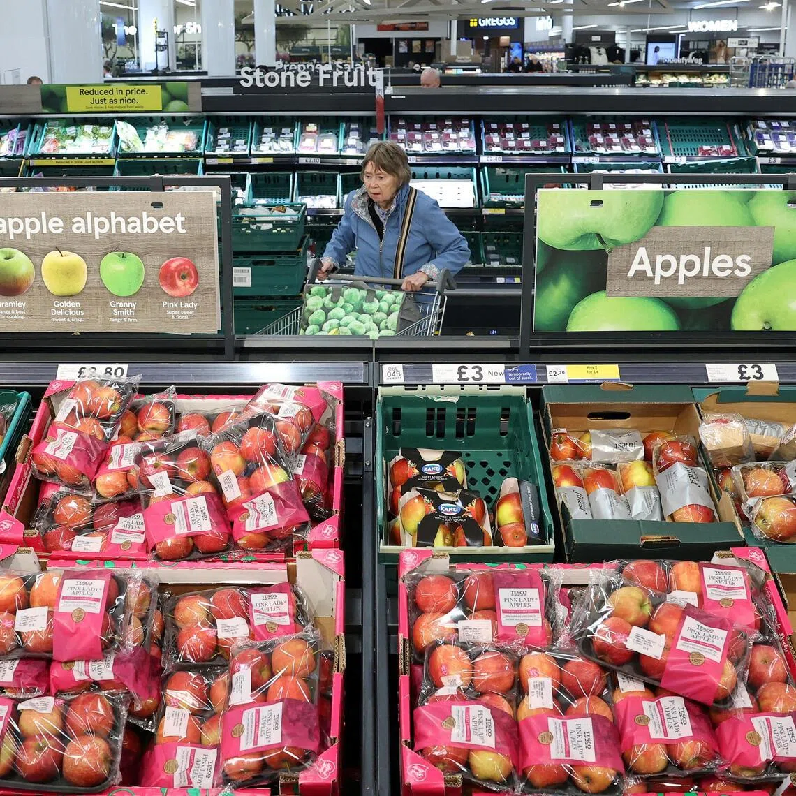 Sixty apples randomly purchased in 13 European countries were analysed for chemical residues.