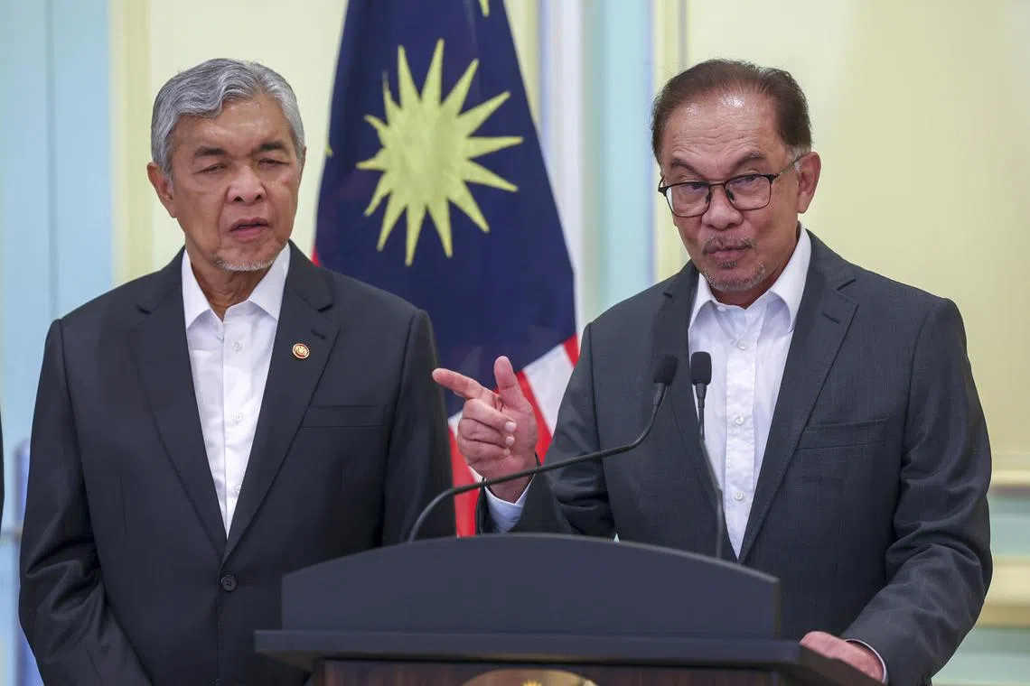 PUTRAJAYA, Dec 5 —  Prime Minister Datuk Seri Anwar Ibrahim (right) with Deputy Prime Minister Datuk Seri Dr Ahmad Zahid Hamidi at a press conference here today. 

—fotoBERNAMA (2022) COPYRIGHT RESERVED