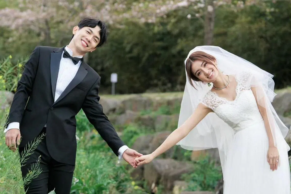 Local actress Hong Ling and actor Nick Teo posted a photo of themselves on Tuesday.