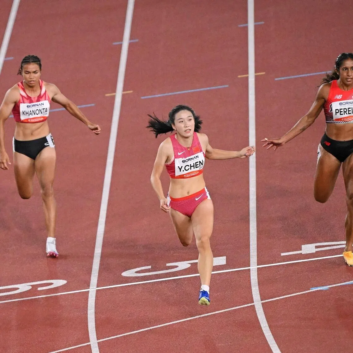 Chen Yujie (centre) pips Singapore’s Shanti Pereira (right) to the gold medal at the Asian Games on Sept 25.