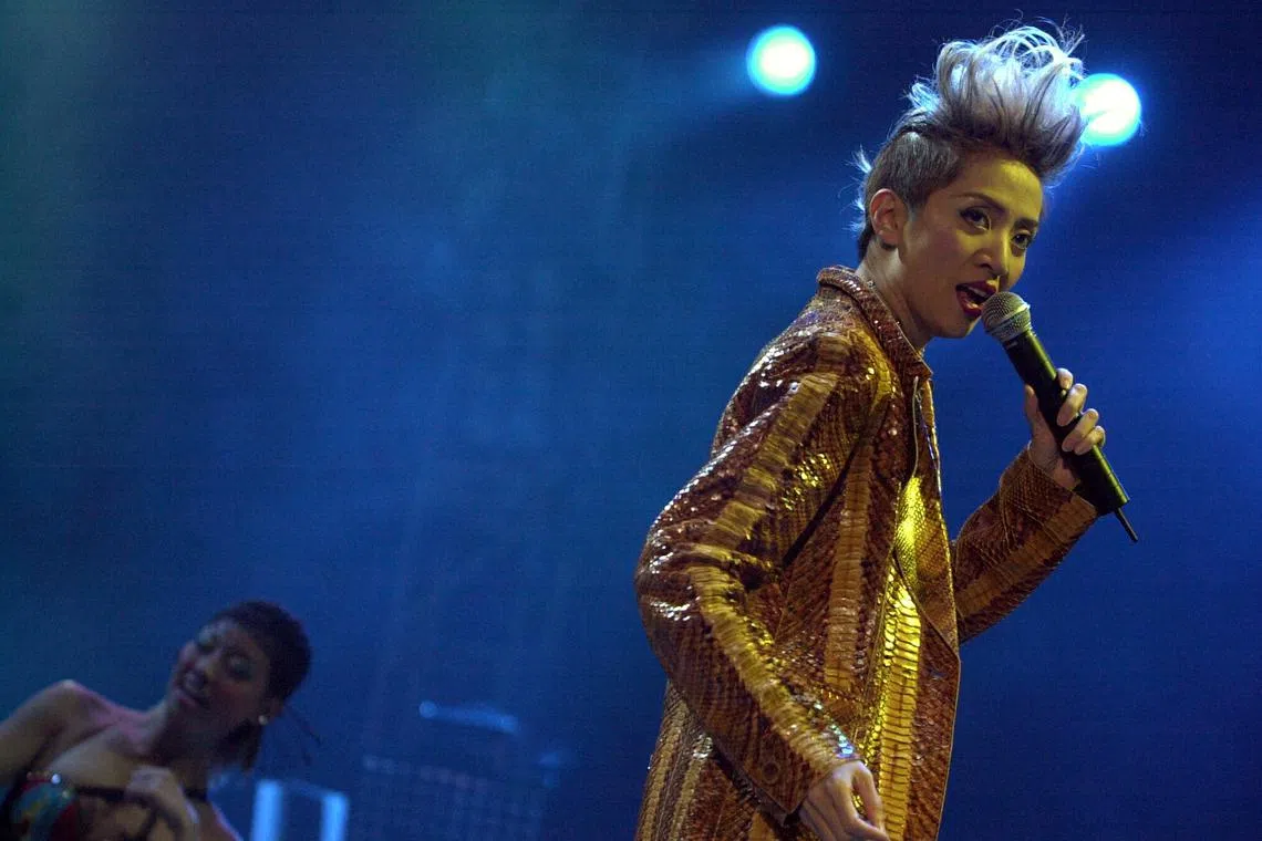 In this episode, #PopVultures host Jan Lee tells you something crazy about Anita Mui and how she started a triad war.