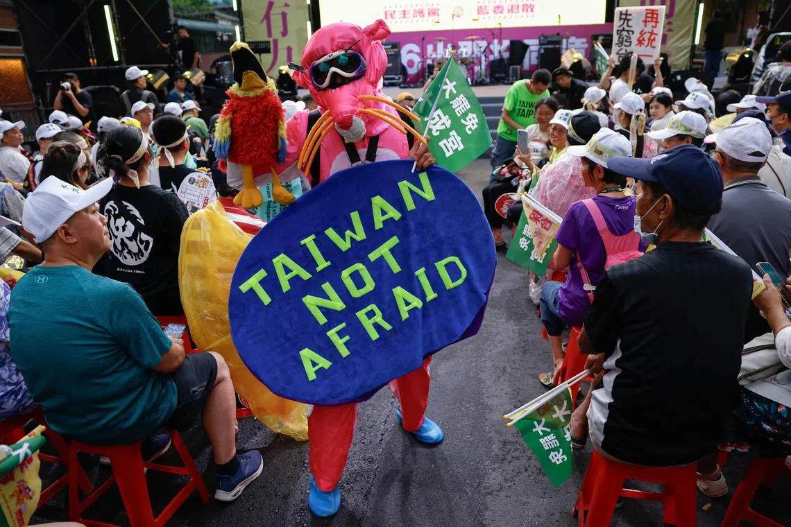 FILE PHOTO: Supporters of the recall movement gather in Taipei, Taiwan July 19, 2025. REUTERS/Ann Wang/File Photo