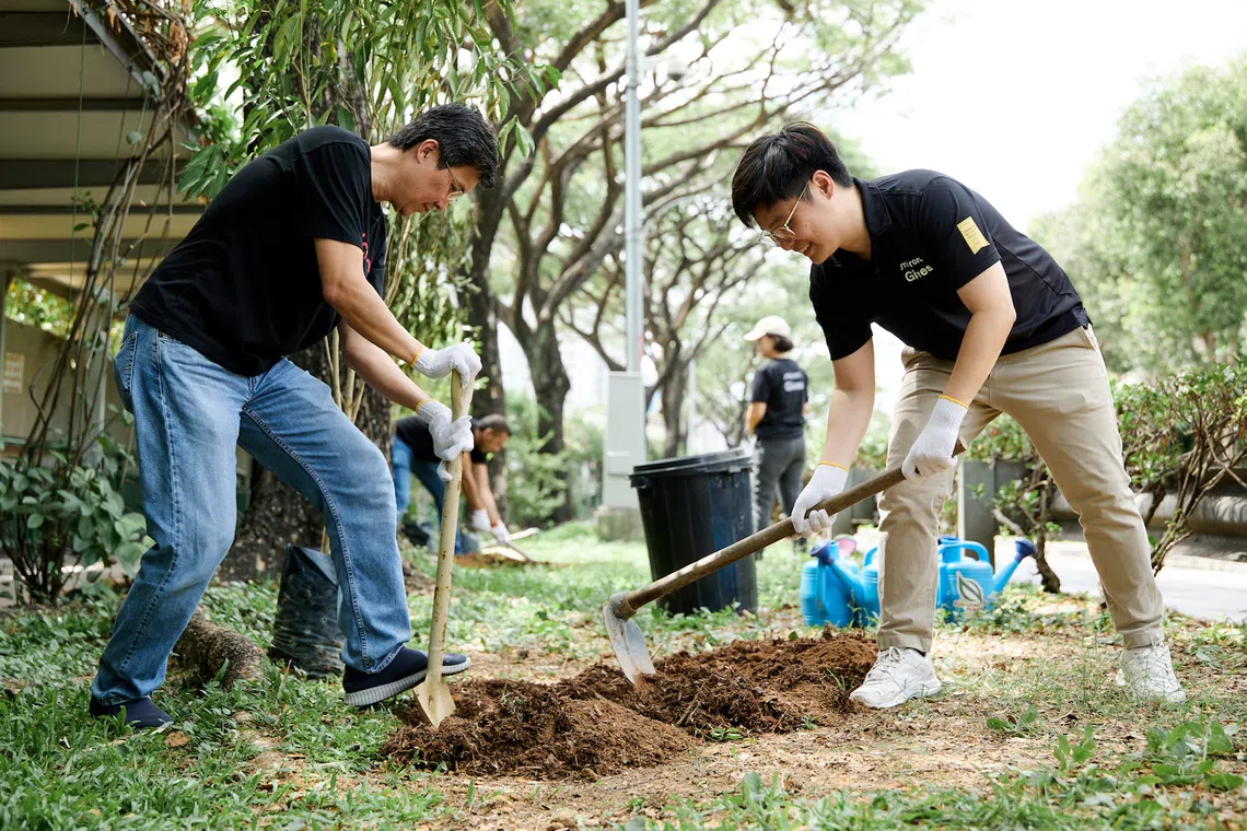 Micron’s tree-planting activity when process engineering manager Chee Kwok Wei took part in. 