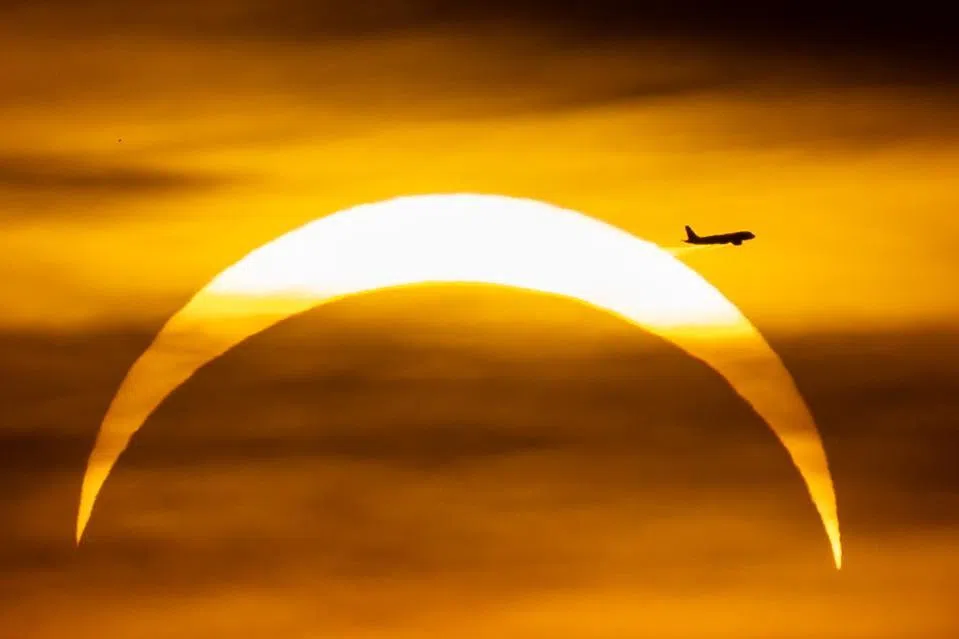 epa13164595 A plane flies during a partial solar eclipse in Prague, Czech Republic, 12 August 2026. A total solar eclipse swept across parts of Europe and the North Atlantic on 12 August, with the path of totality moving through Greenland, Iceland, Spain, and a small section of northeastern Portugal, while surrounding areas across Europe experienced a partial solar eclipse, according to the European Space Agency (ESA).  EPA/MARTIN DIVISEK