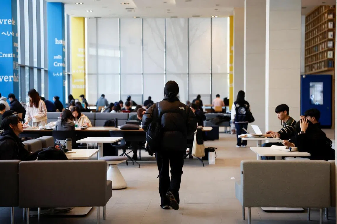 Students in South Korea are increasingly being warned that staying silent in group chats could expose them to school violence accusations. 