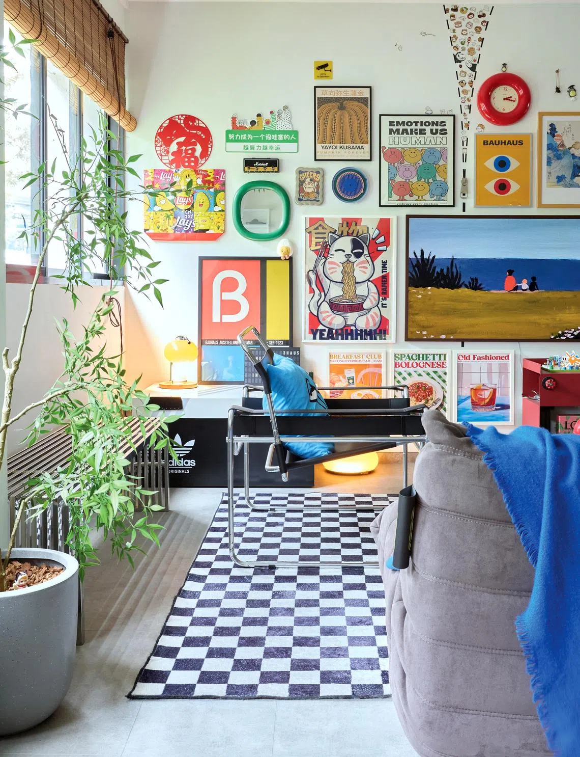 The sofas sit on a chequered rug.