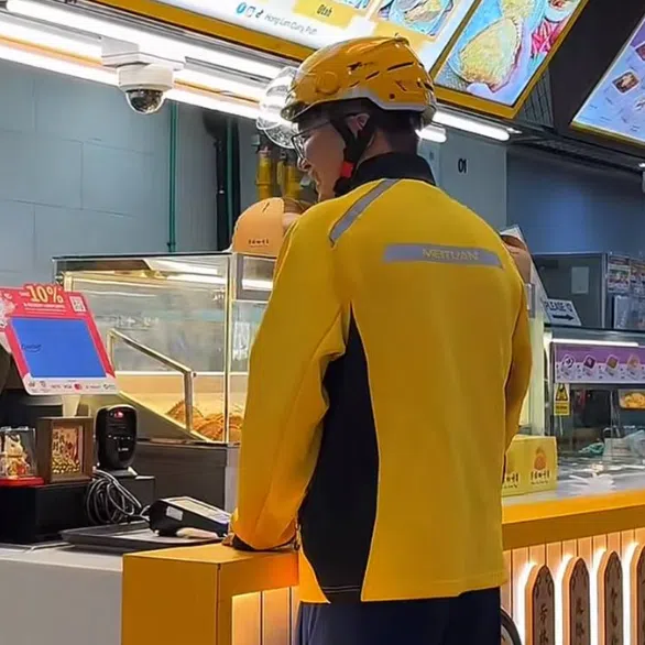 The man, clad in a yellow jacket and helmet, was supposedly tasked with buying a box of six curry puffs.