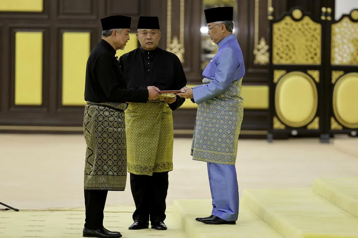 BN chief Zahid Hamidi being sworn in at the National Palace before the Malaysian King, Sultan Abdullah Ahmad Shah.