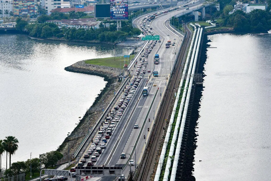 elcheckpoint02
ST PHOTO: EUGENE TAN

Heavy traffic at Woodlands checkpoint at around 1530 on June 2, 2023.