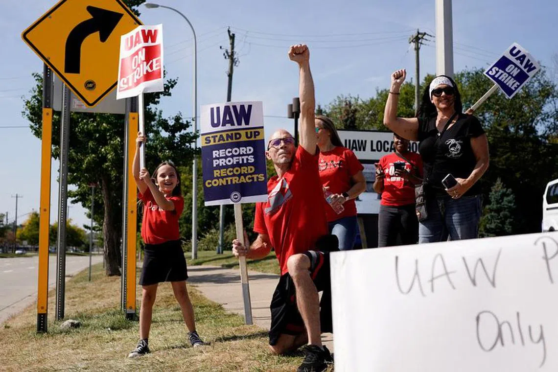 FILE PHOTO: Striking United Auto Workers (UAW) union workers picket outside the Ford Michigan Assembly Plant in Wayne, Michigan, U.S., September 23, 2023. REUTERS/Dieu-Nalio Chery/File Photo
