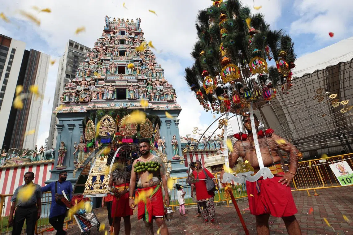 Up to two traditional percussion instruments are allowed for each kavadi. 