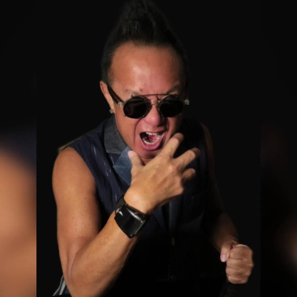 Veteran Mandopop singer David Huang died in Honolulu on June 3.