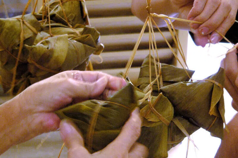 Many hands go into the making of bakchang.