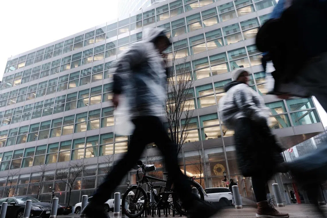 NEW YORK, NEW YORK - DECEMBER 16: People walk by Goldman Sachs headquarters in Manhattan on December 16, 2022 in New York City. Goldman Sachs, the global investment bank, has announced that it plans on cutting up to 8% of its employees early next year as world economies and markets continue to struggle with inflation, the war in Ukraine and China's Covid policies among other issues.   Spencer Platt/Getty Images/AFP (Photo by SPENCER PLATT / GETTY IMAGES NORTH AMERICA / Getty Images via AFP)
