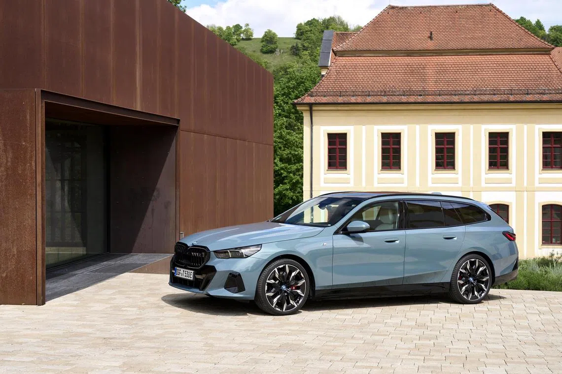 ntfast09 - BMW i5 Touring

Credit: BMW