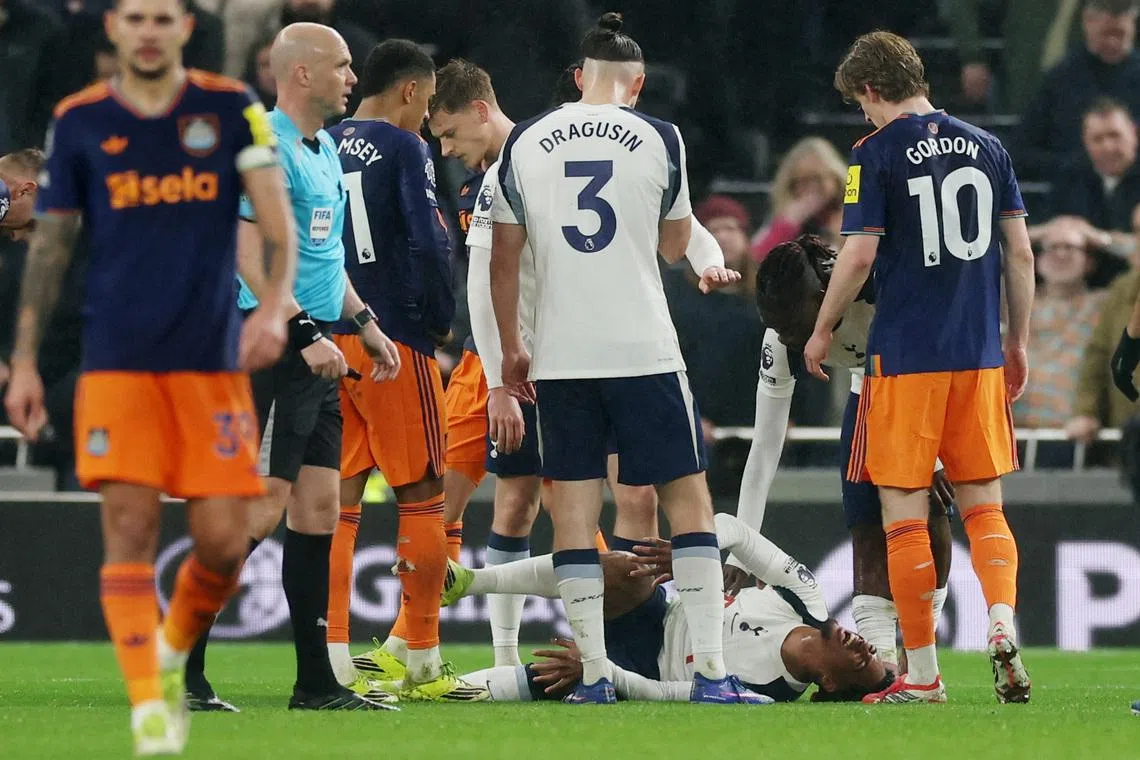 Soccer Football - Premier League - Tottenham Hotspur v Newcastle United - Tottenham Hotspur Stadium, London, Britain - February 10, 2026  Tottenham Hotspur's Wilson Odobert reacts after sustaining an injury Action Images via Reuters/Paul Childs