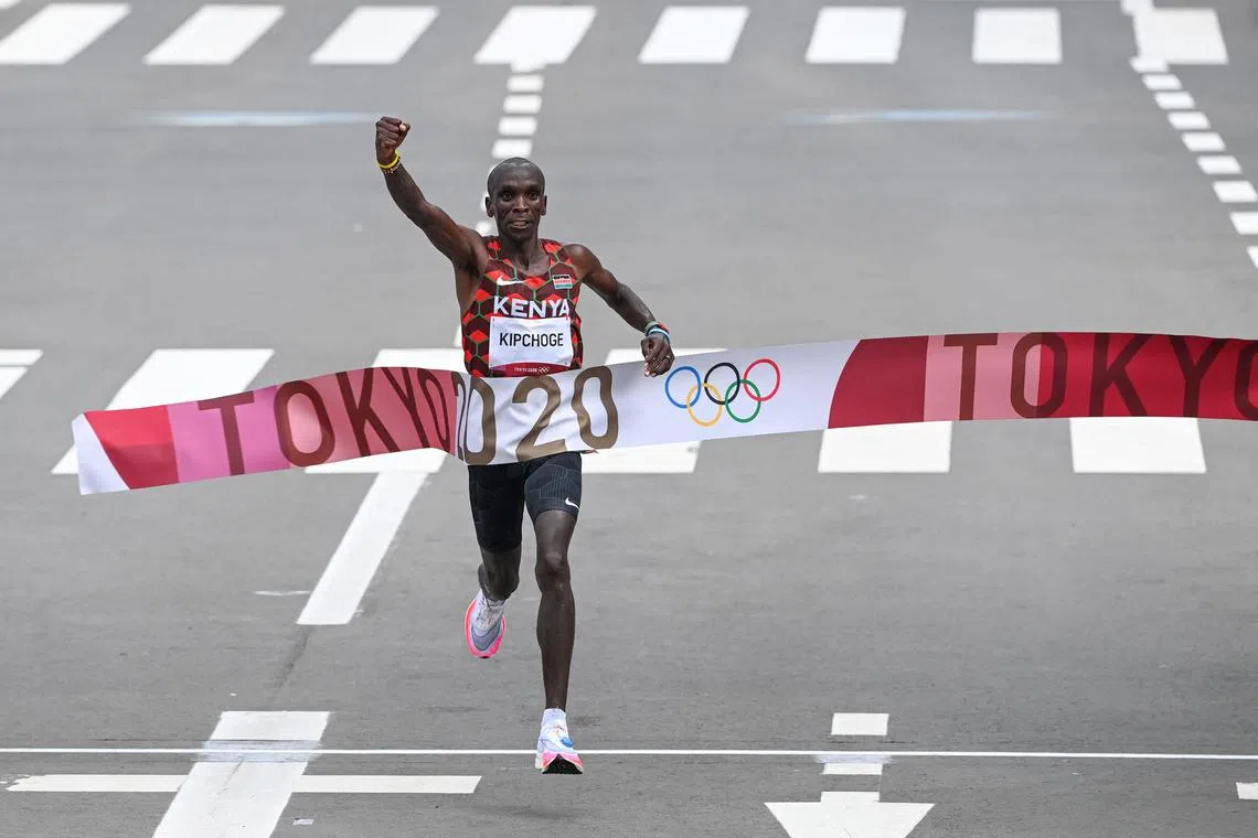 Kenya's Eliud Kipchoge crosses the finish line to win the Tokyo 2020 marathon.