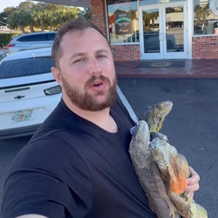 Iguana trapper Ryan Izquierdo brought some iguanas to the Bucks Coal Fired Pizza restaurant at North Palm Beach where they unveiled The Everglades – pizza topped with iguana meat. 