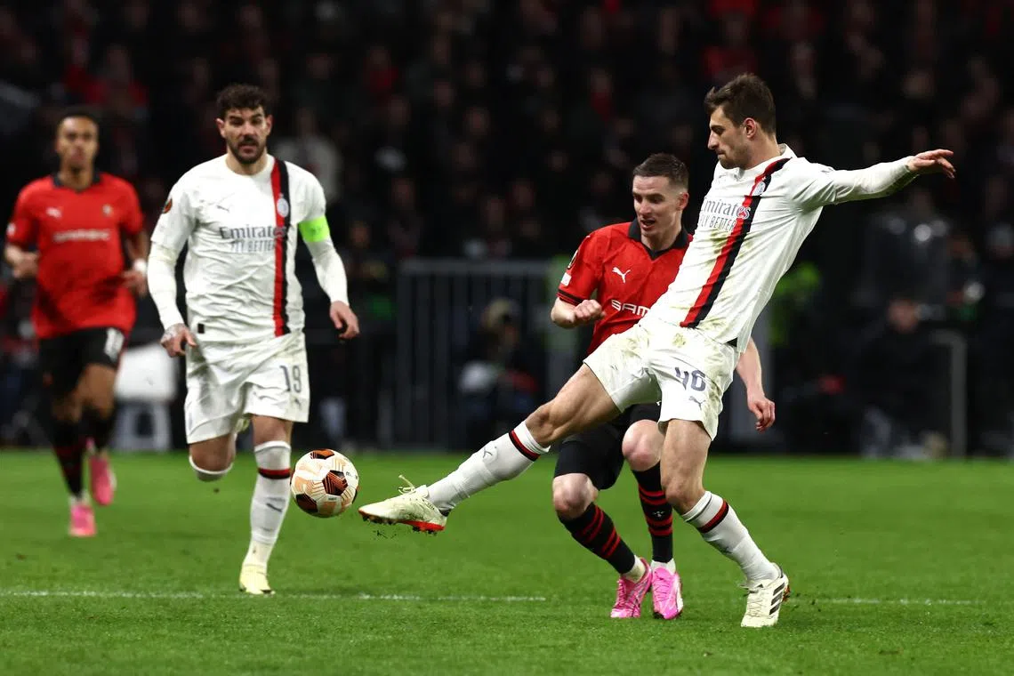 Soccer Football - Europa League - Play-Off - Second Leg -  Stade Rennes v AC Milan - Roazhon Park, Rennes, France - February 22, 2024 AC Milan's Matteo Gabbia in action with Stade Rennes' Benjamin Bourigeaud REUTERS/Stephanie Lecocq
