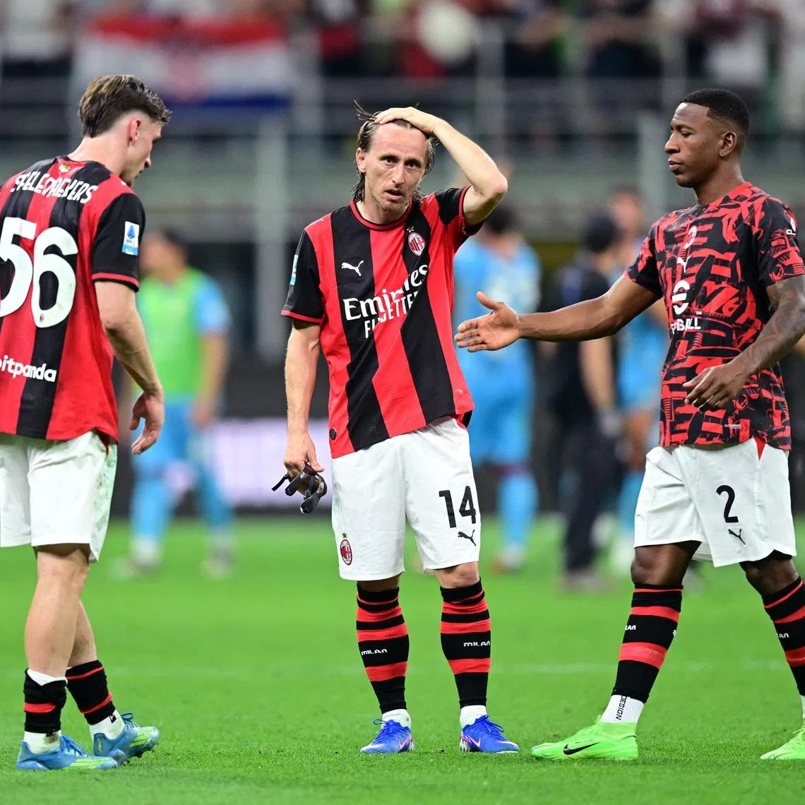 Soccer Football - Serie A - AC Milan v Cagliari - San Siro, Milan, Italy - May 24, 2026 AC Milan's Alexis Saelemaekers, Luka Modric and Pervis Estupinan look dejected after the match REUTERS/Daniele Mascolo