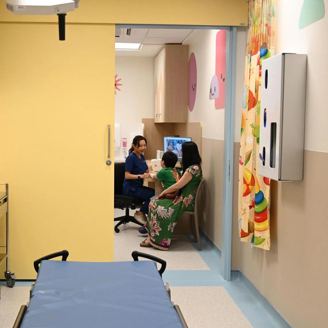 The doctor's consultation room is directly connected with the treatment room so that parents can be present when treatment is carried out.