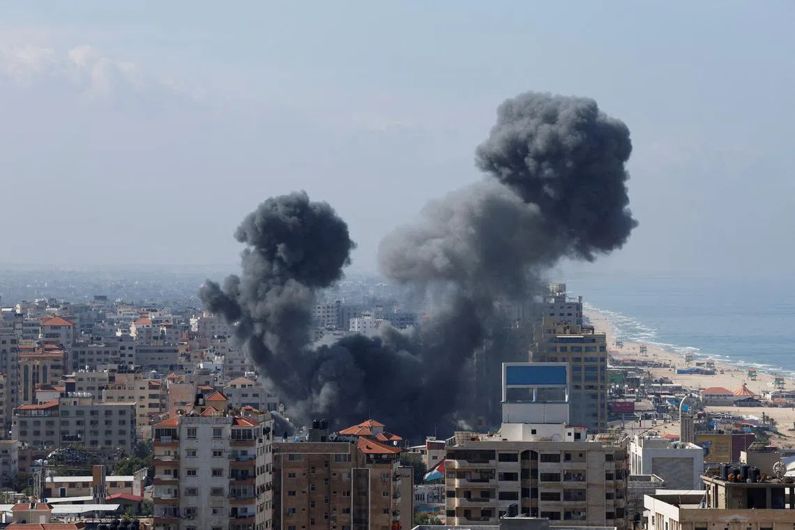 FILE PHOTO: Smoke rises following Israeli strikes in Gaza, October 7, 2023. REUTERS/Mohammed Salem/File Photo