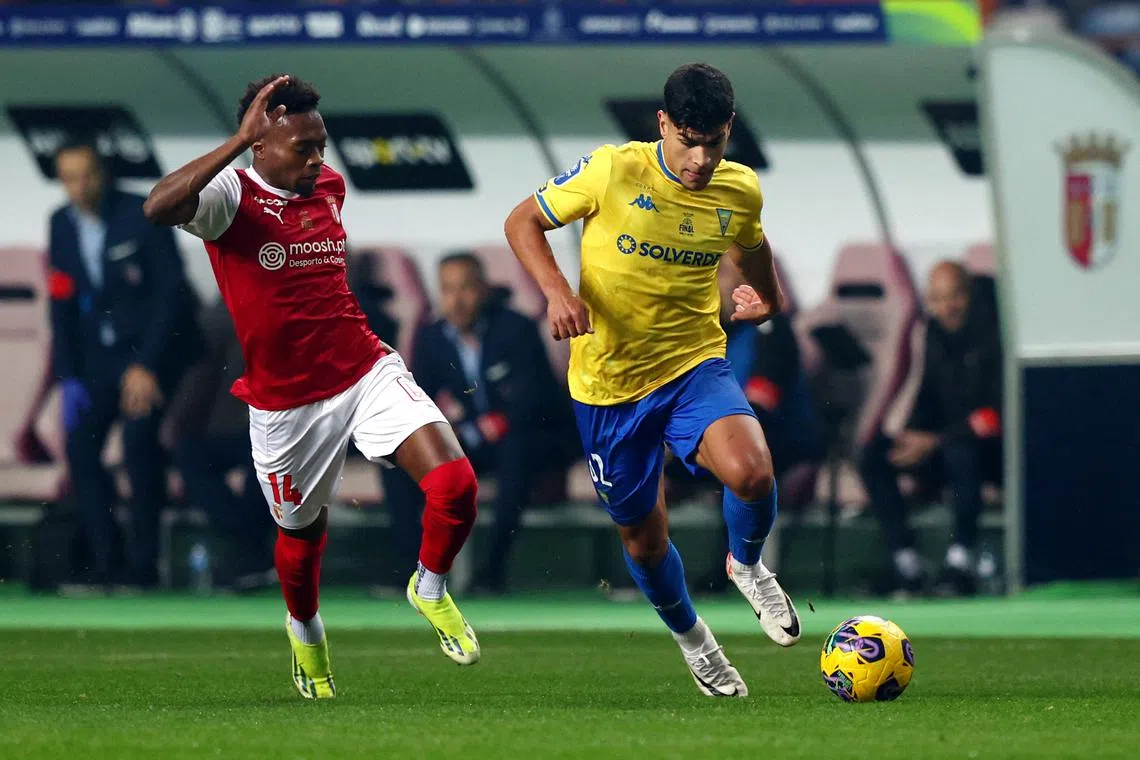 FILE PHOTO: Soccer Football - Taca da Liga - Final - S.C. Braga v Estoril - Estadio Dr. Magalhaes Pessoa, Leiria, Portugal - January 27, 2024 S.C. Braga's Alvaro Djalo in action with Estoril's Mateus Fernandes REUTERS/Pedro Nunes/File Photo