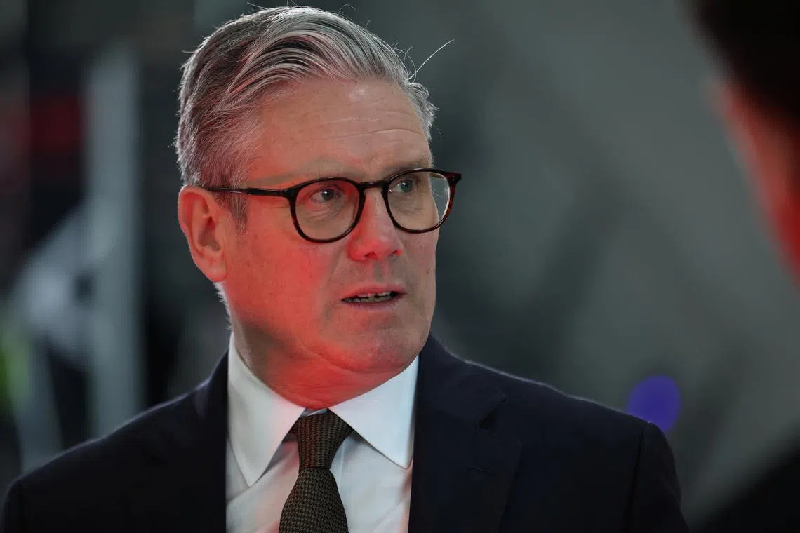 FILE PHOTO: Britain's Prime Minister Keir Starmer speaks with staff members during a visit to a defence contractor in Bedfordshire, Britain, May 2, 2025. HENRY NICHOLLS/Pool via REUTERS