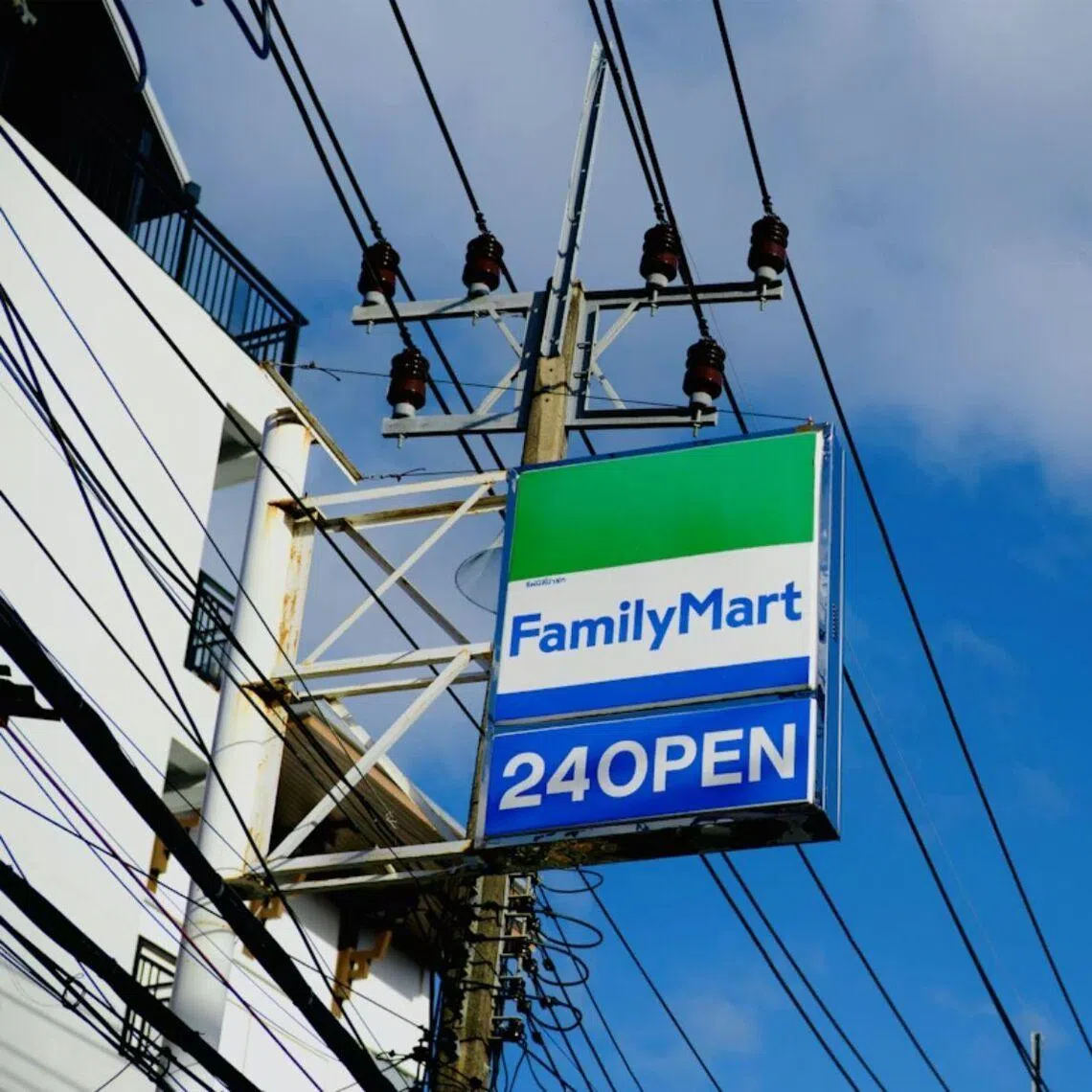 Boxes were installed in about 30 FamilyMart stores in Tokyo to collect used clothing and household goods for re-use.