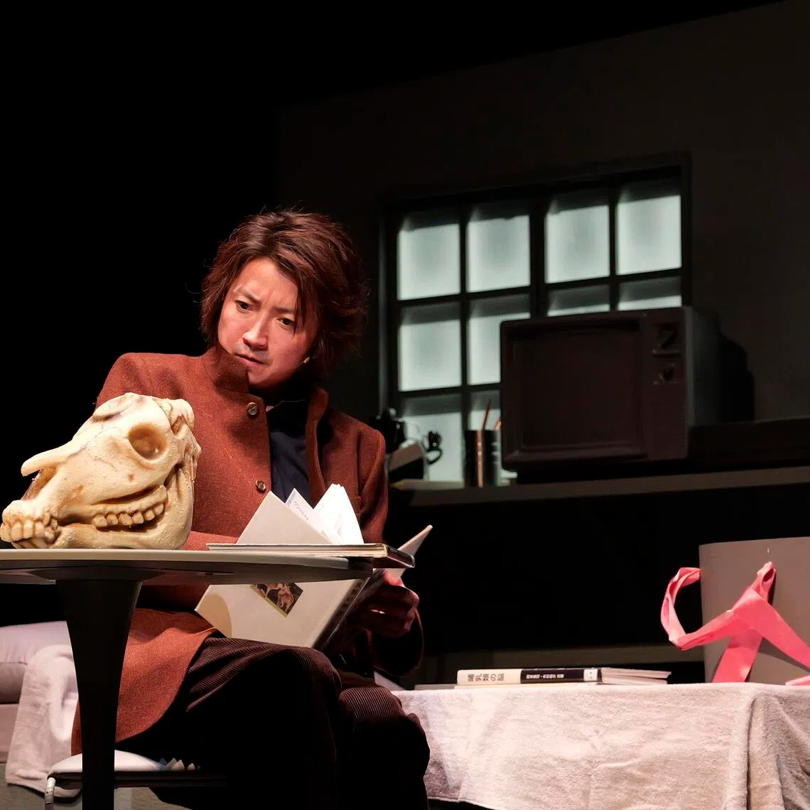 jstatsuya31 - Japanese actor Tatsuya Fujiwara stars in the play End Of The World And Hard-Boiled Wonderland. 


PHOTO: ESPLANADE – THEATRES ON THE BAY