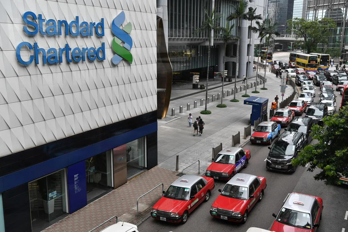 Standard Chartered is offering short-term deposit rates of as high as 10 per cent as the lender seeks to attract Chinese customers.