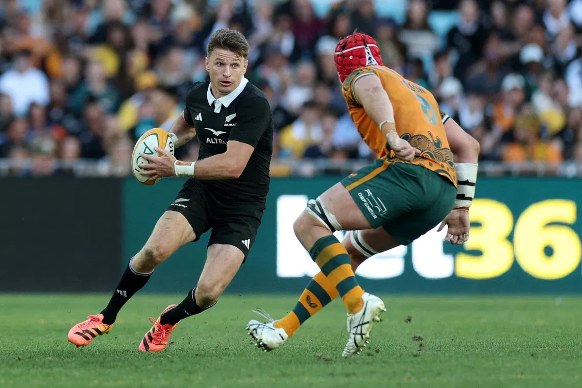 FILE PHOTO: Rugby Union - Bledisloe Cup - Australia v New Zealand - Accor Stadium, Sydney, Australia - October 17, 2026 New Zealand's Beauden Barrett in action REUTERS/Hollie Adams/File Photo