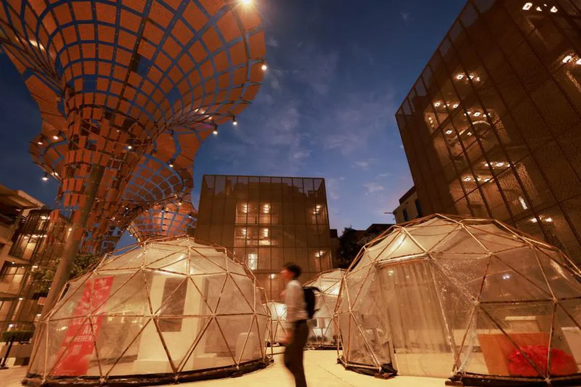 A man walks past a pollution pod designed to mimic the air quality in New Delhi, during the United Nations Climate Change Conference (COP28), in Dubai, United Arab Emirates, December 4, 2023. REUTERS/Thaier Al-Sudani/File photo