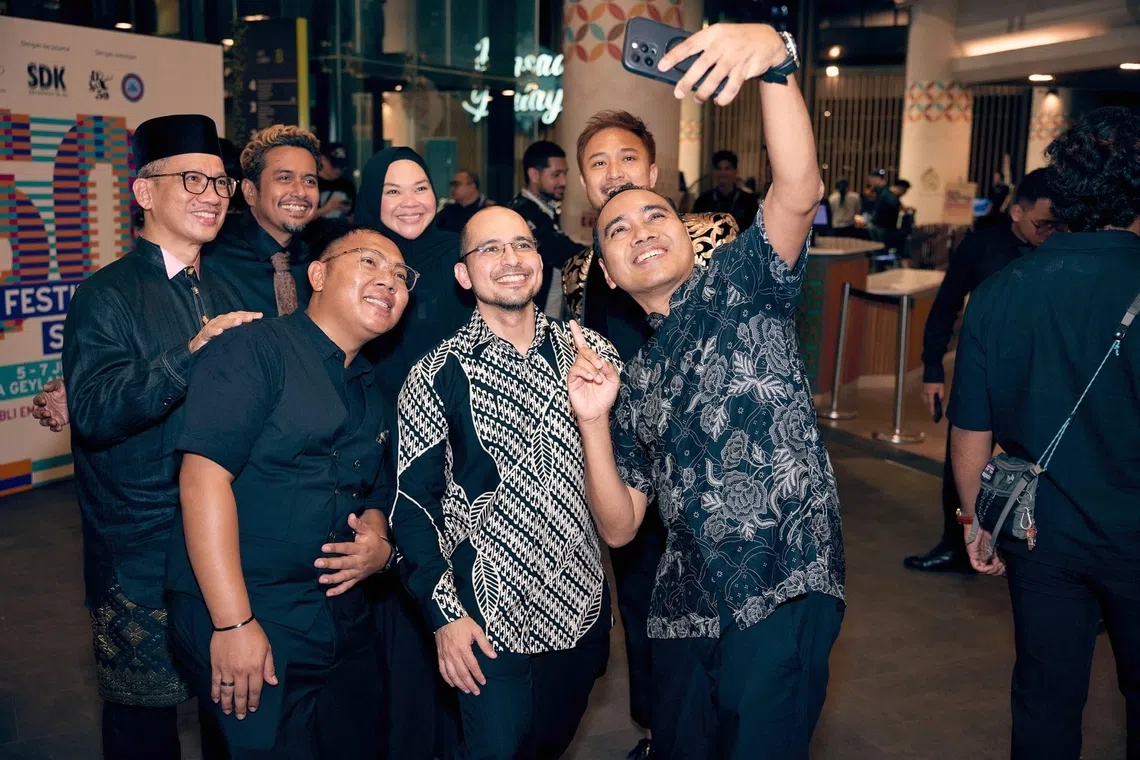 Minister of State Zhulkarnain Abdul Rahim (front, right) and Senior Parliamentary Secretary Dr Syed Harun Alhabsyi (front, centre) with the organisers of Festival Dikir Singapura 2026.